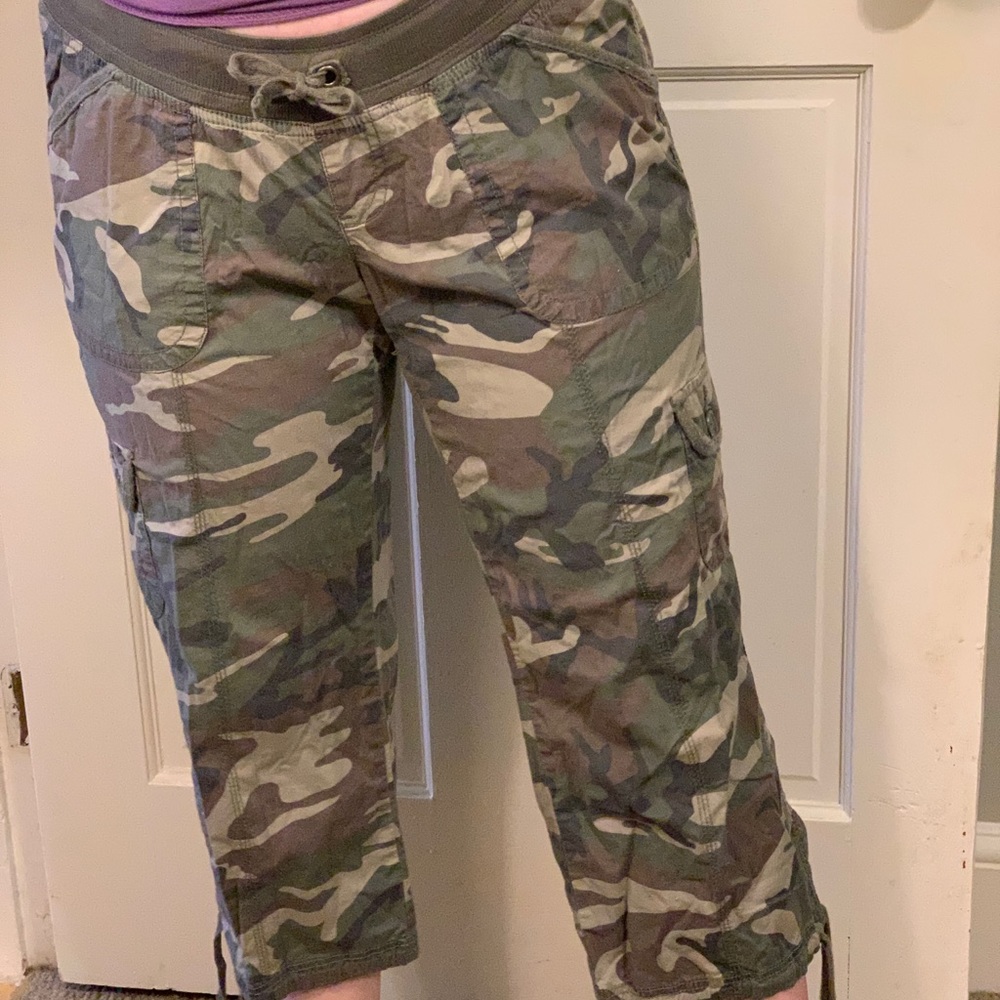 Maternity camouflage pants 💕